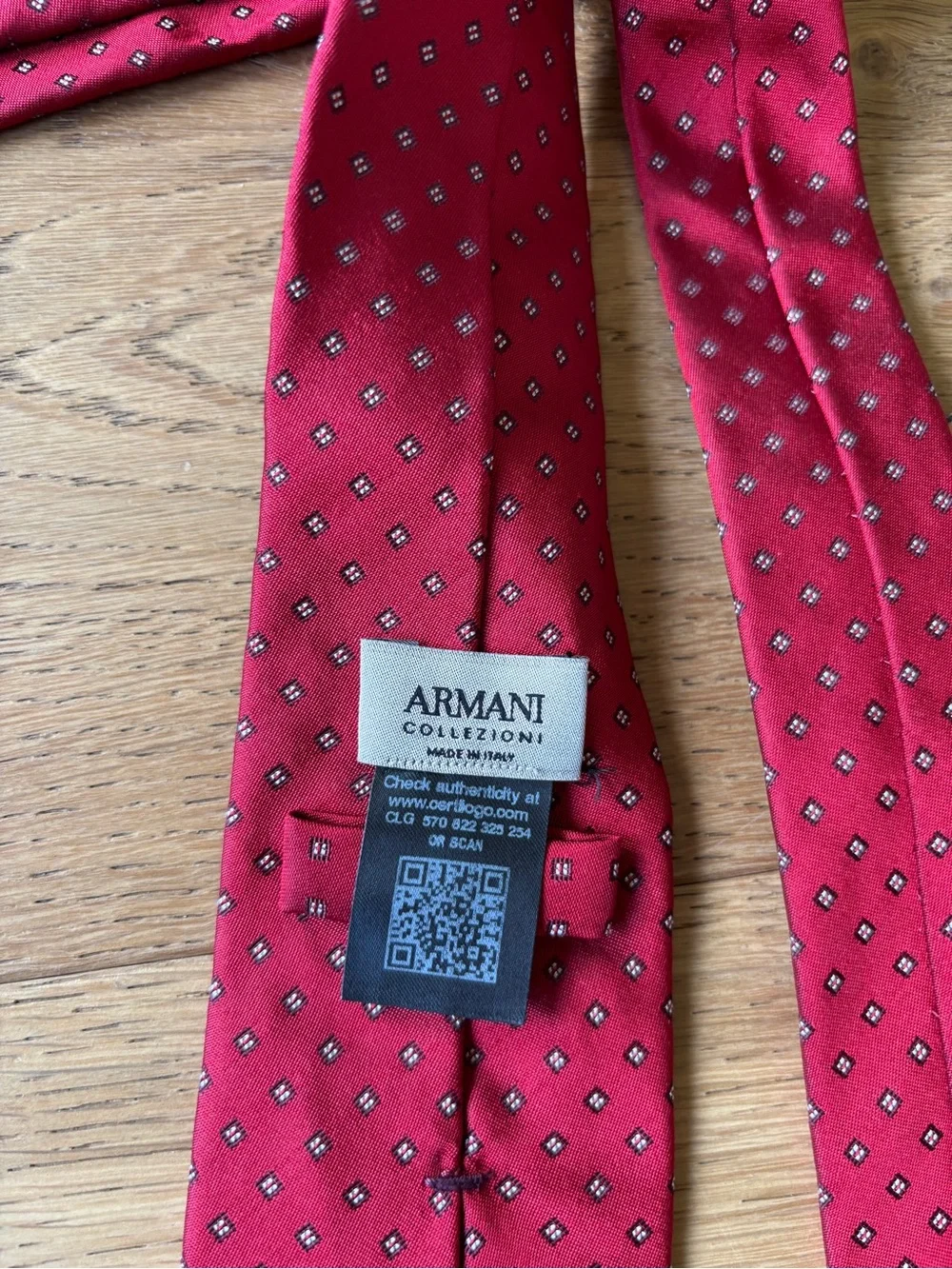 Luxury red red ties salvatore ferragamo, armani, facconable